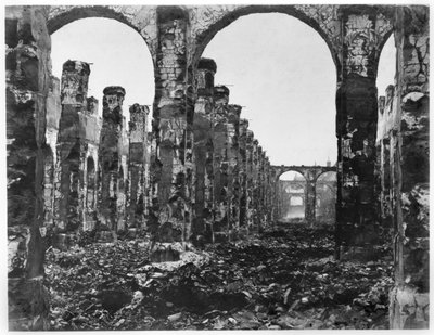 Rovine della Cour des Comptes durante la Comune di Parigi, 1871 da French Photographer